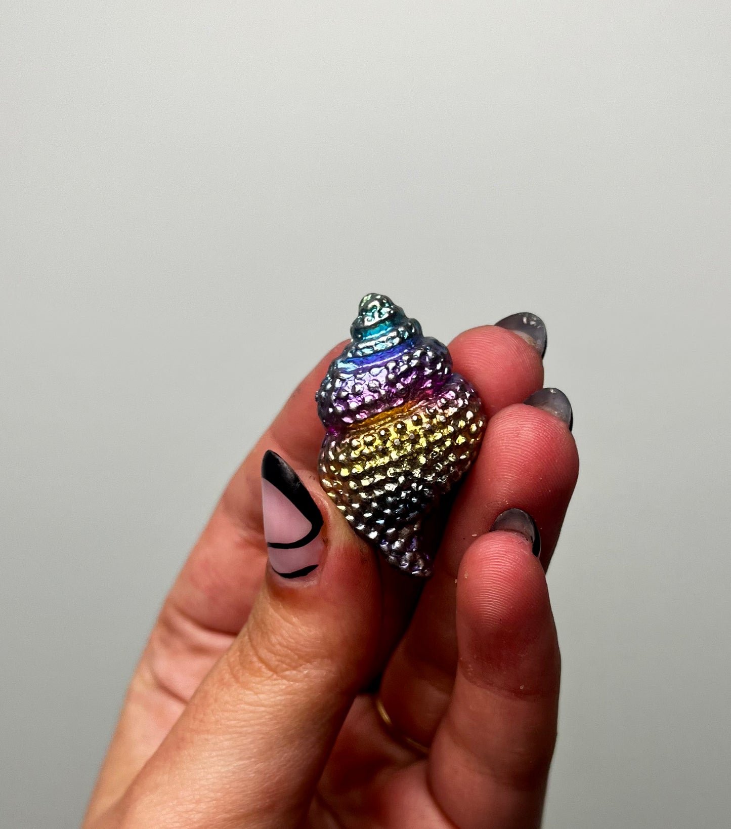 Bismuth shell carving