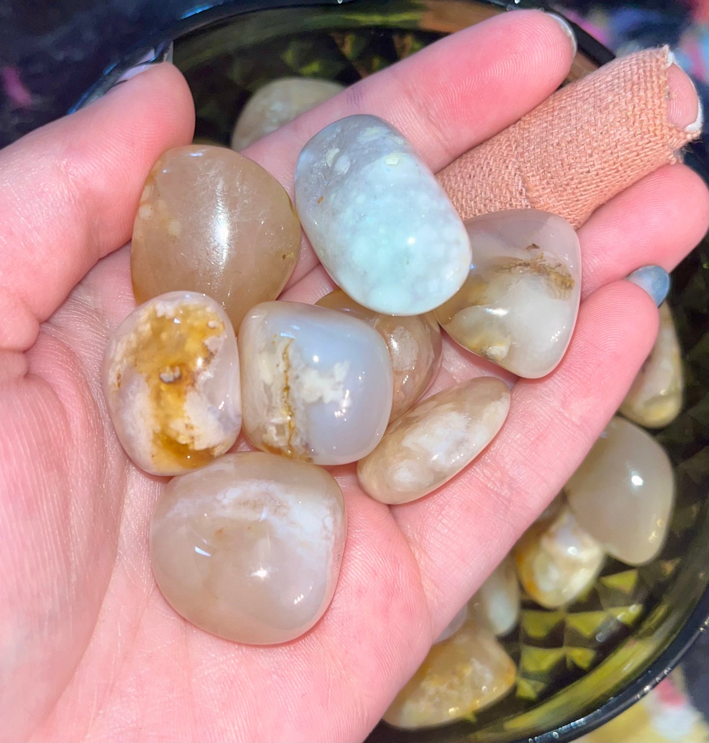 Flower agate tumbles