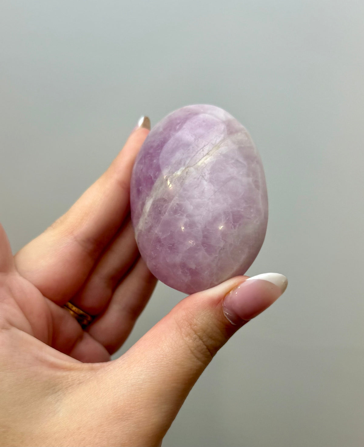 Kunzite palm stone