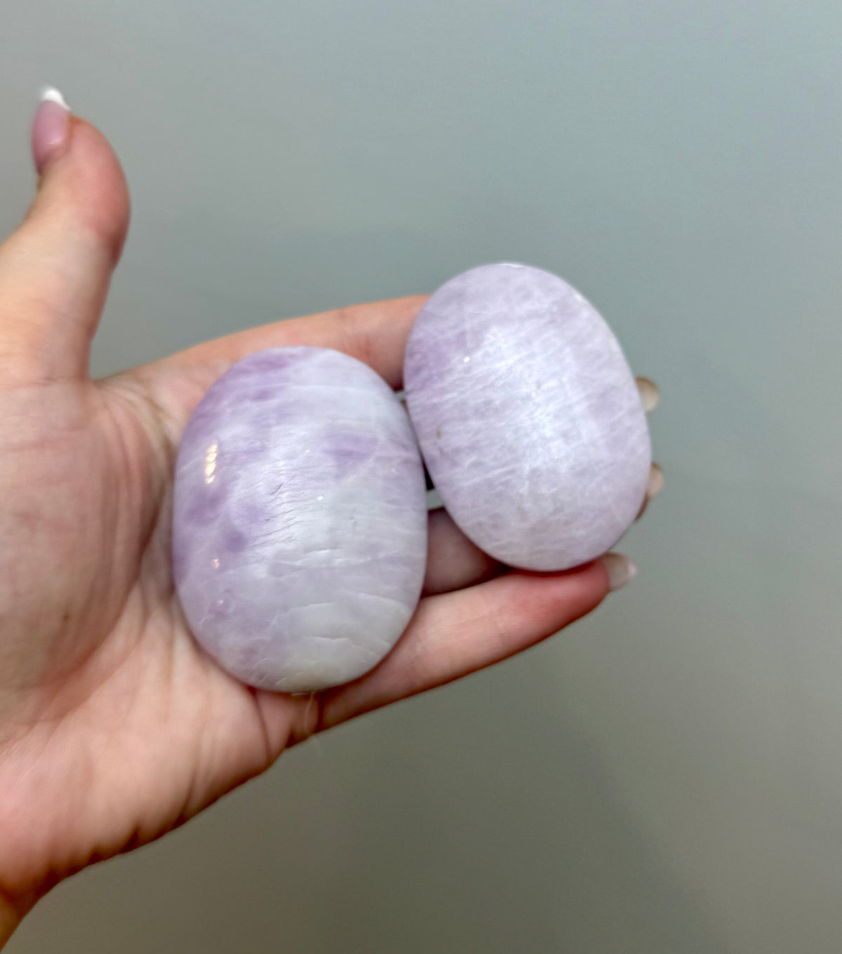 Kunzite palm stones