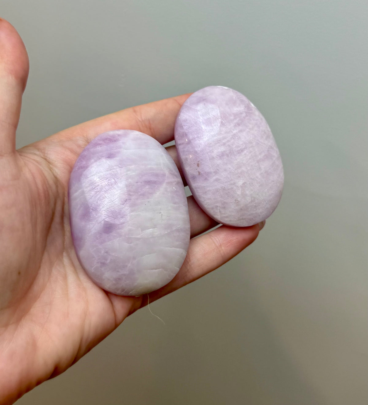 Kunzite palm stones
