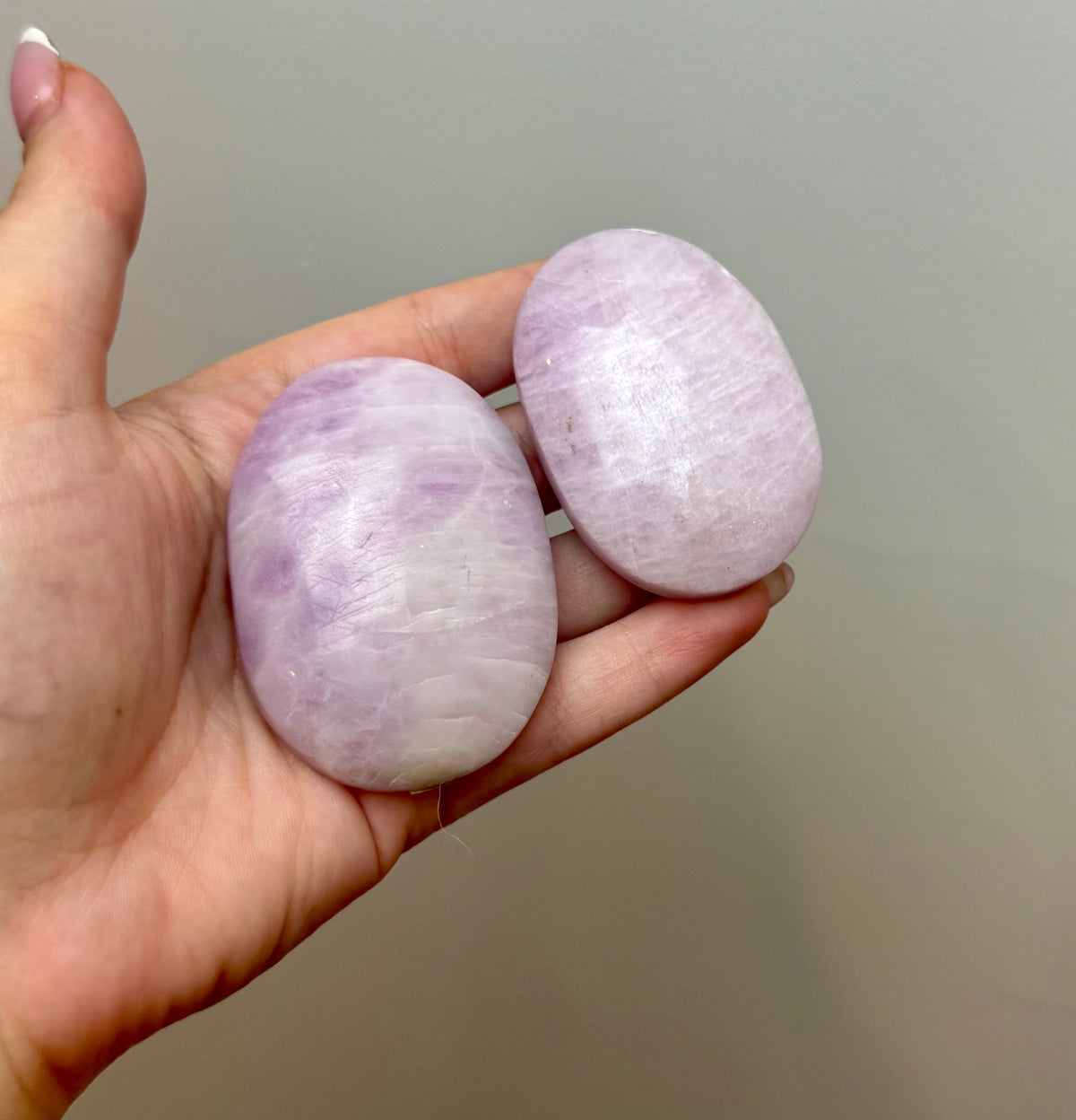 Kunzite palm stones