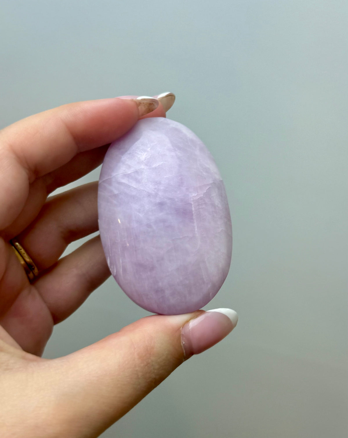 Kunzite palm stone