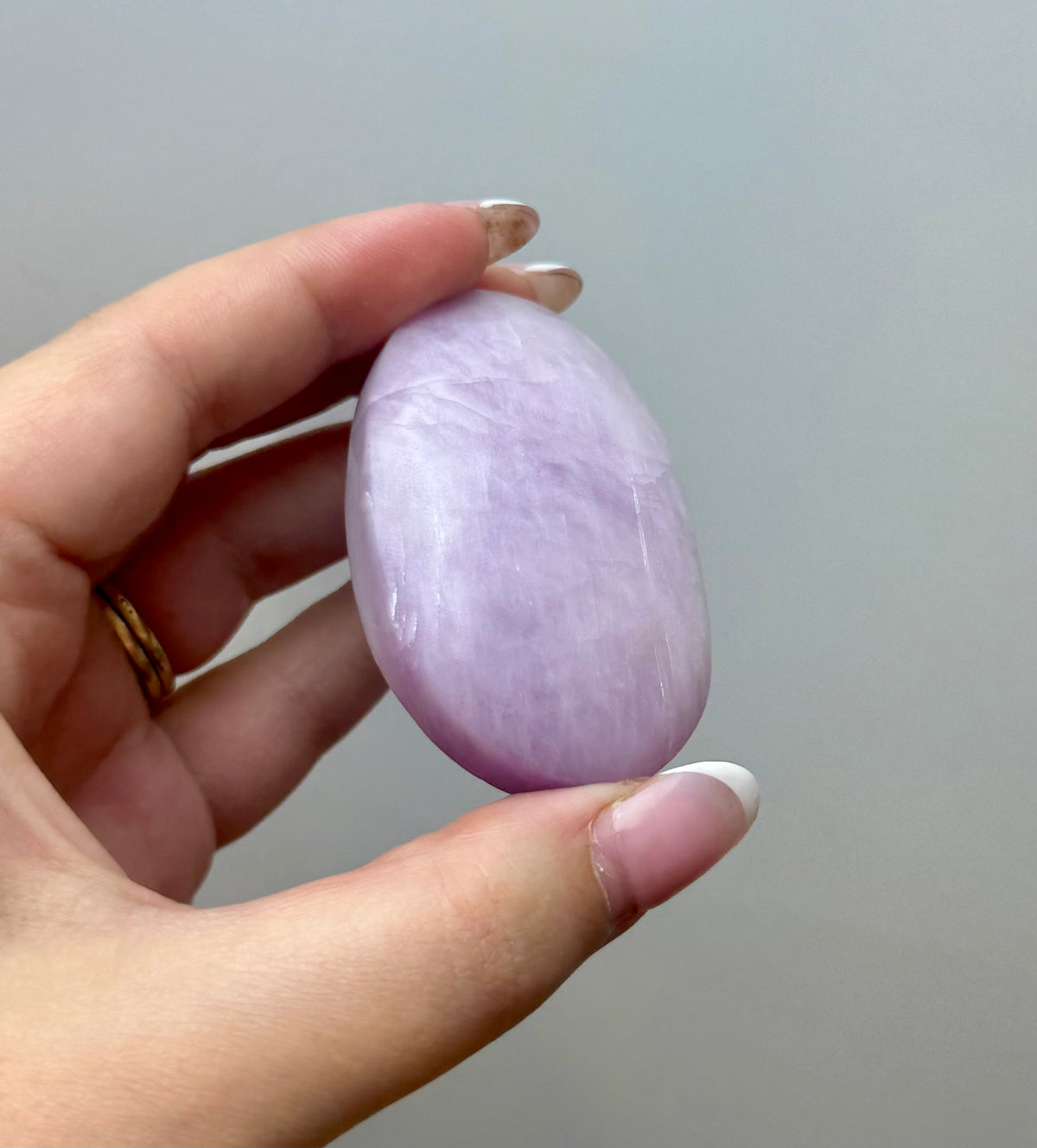 Kunzite palm stone