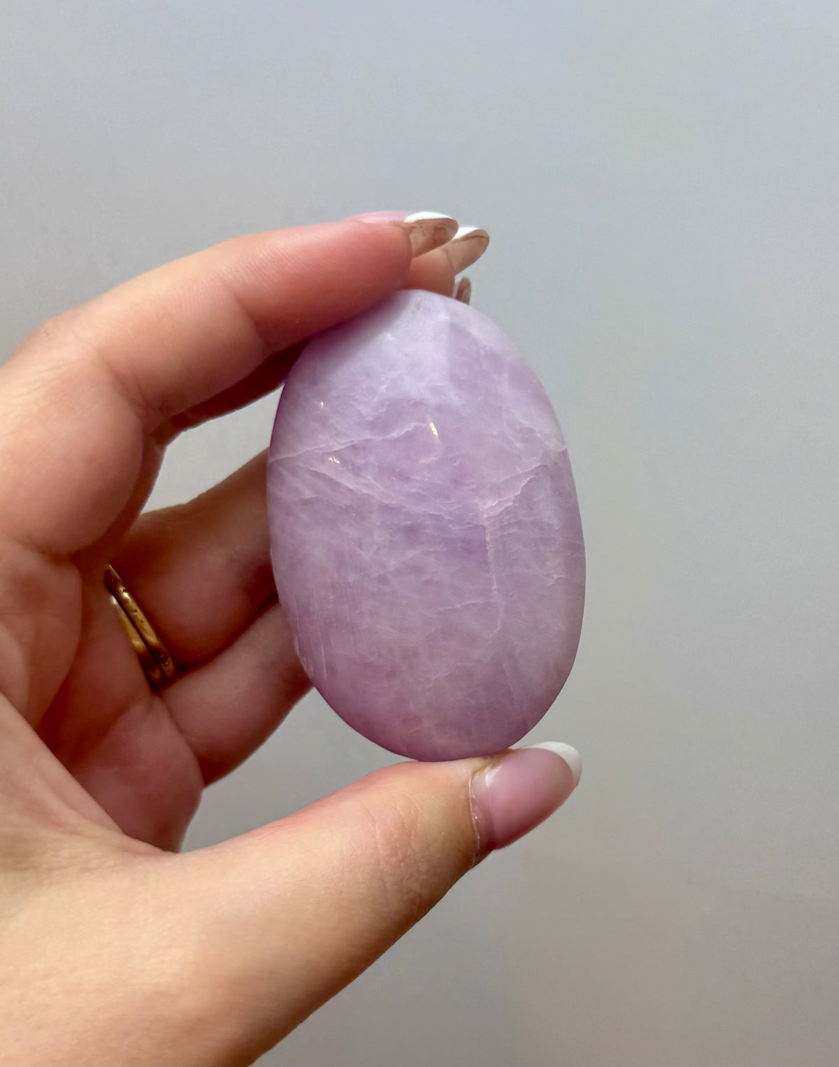 Kunzite palm stone